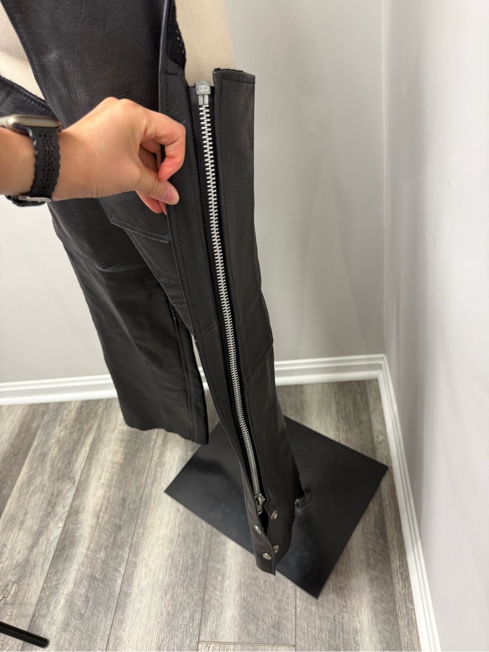 Pro Rider Genuine Leather Chaps - Picture 5 of 16
